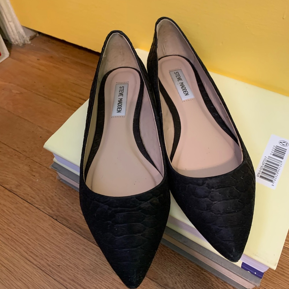Steve Madden Black Flats